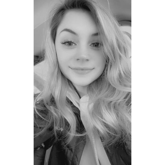 Profile Picture of Tasia Millson (@tasiamillson) on Poshmark