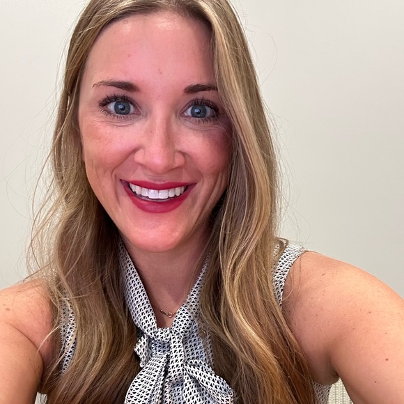 Profile Picture of Kelsey Hargens (@kelseyhargens) on Poshmark