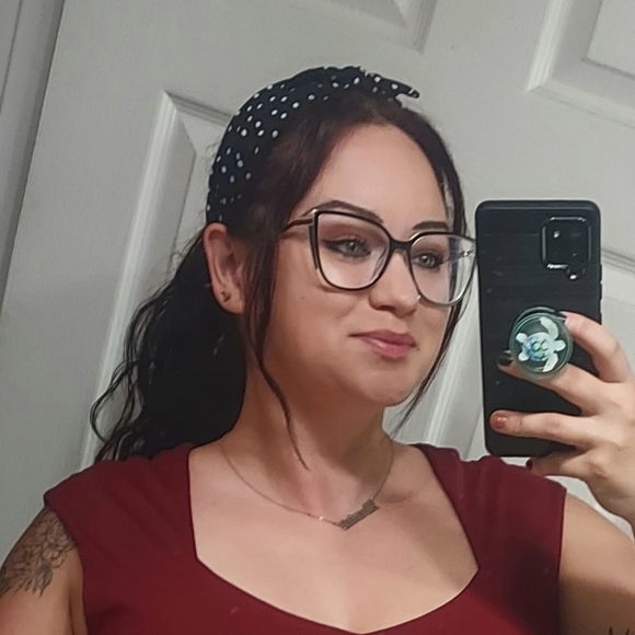 Profile Picture of Alexandria Mcnabb (@lilcurlything) on Poshmark