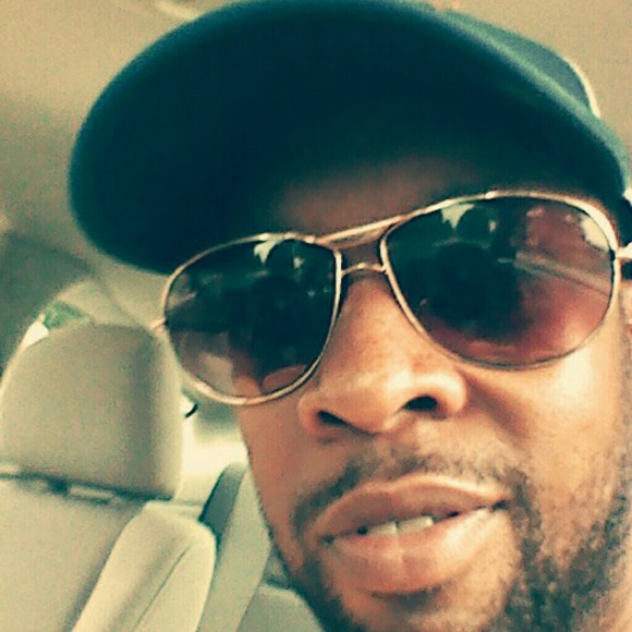 Profile Picture of Antonio Willis (@antonio1975) on Poshmark