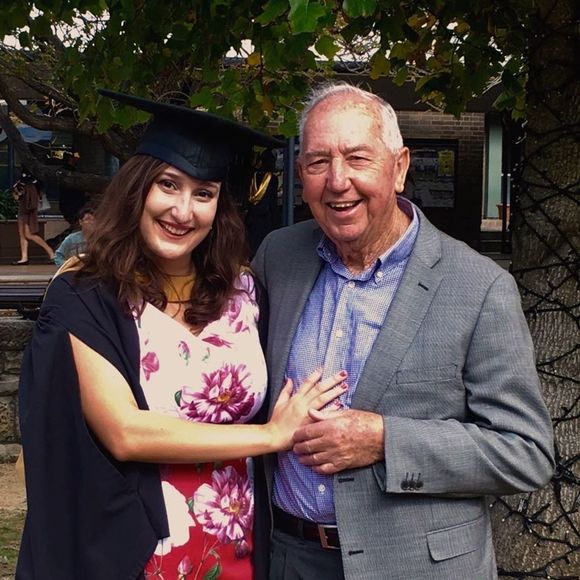 Profile Picture of Izzy Cozzy (@izzycozzy) on Poshmark