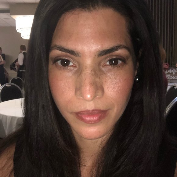 Profile Picture of Joanna Chapman (@lunajomc) on Poshmark