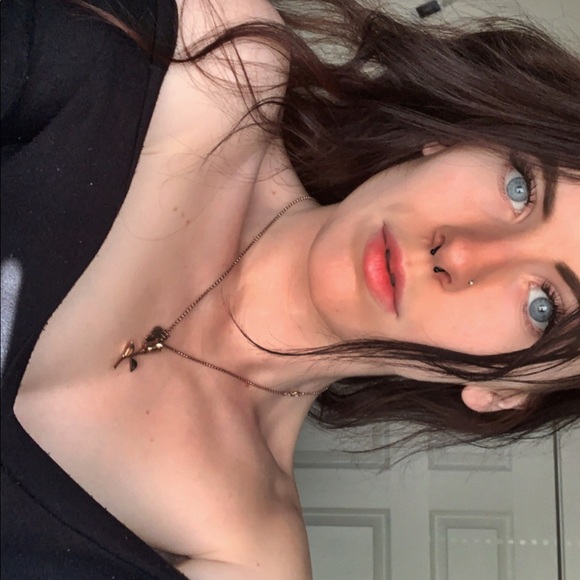 Profile Picture of Hailey Carlson (@haileyacarlson) on Poshmark