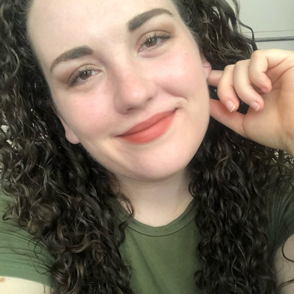 Profile Picture of Victoria Sprowls (@vsprowls) on Poshmark