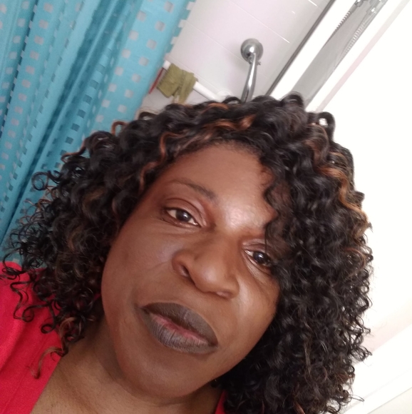 Profile Picture of Ernestine Taylor (@ernestinetaylor) on Poshmark