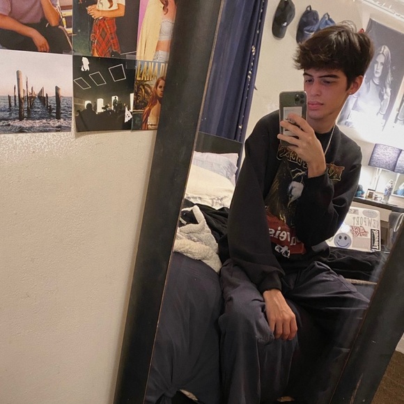 Profile Picture of Alec Mendoza (@alecmendoza7) on Poshmark