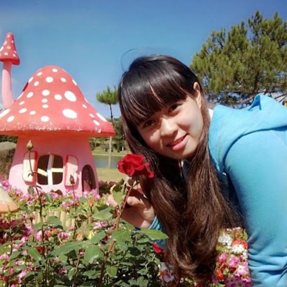 Profile Picture of Tram Hoang (@tramhoang794) on Poshmark