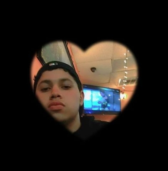 Profile Picture of Andrés Ruano (@andresruano307) on Poshmark