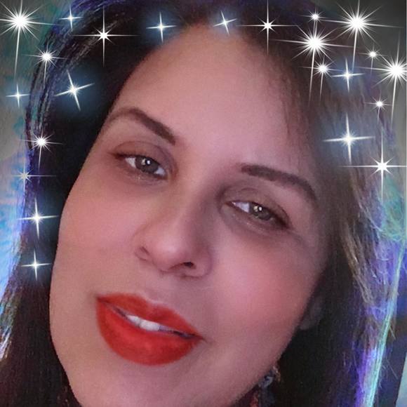 Profile Picture of Rosa Dieppa (@rosadi_) on Poshmark