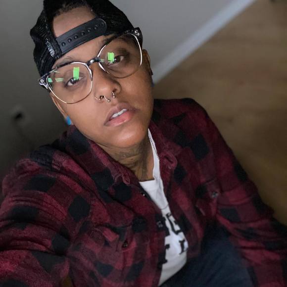 Profile Picture of Scottie Deadrick (@shotsxscottie) on Poshmark