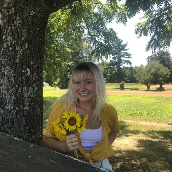 Profile Picture of Regan Moore (@regan_moore) on Poshmark