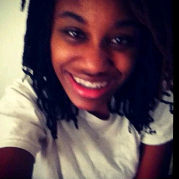 Profile Picture of Dejanaye Cutchember (@dejanayec) on Poshmark