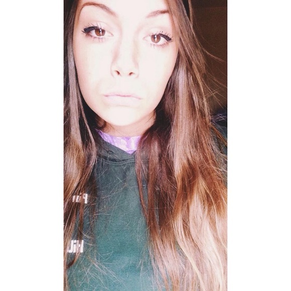 Profile Picture of Amber Valerio (@valerio001) on Poshmark