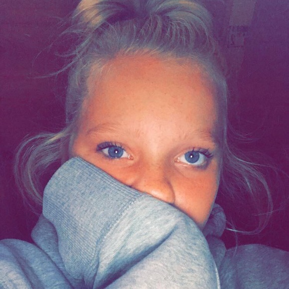 Profile Picture of Julia Neufeld (@julia_neufeld) on Poshmark