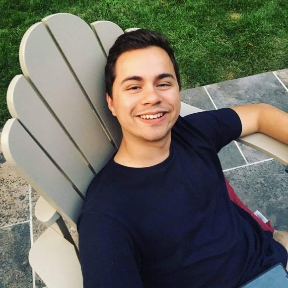 Profile Picture of Eric Schiebel (@eschiebel88) on Poshmark