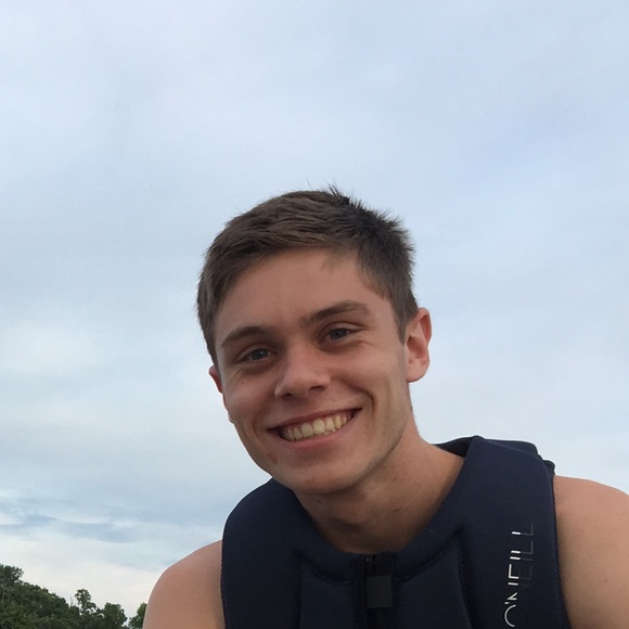 Profile Picture of Evan Rengel (@epr59335) on Poshmark