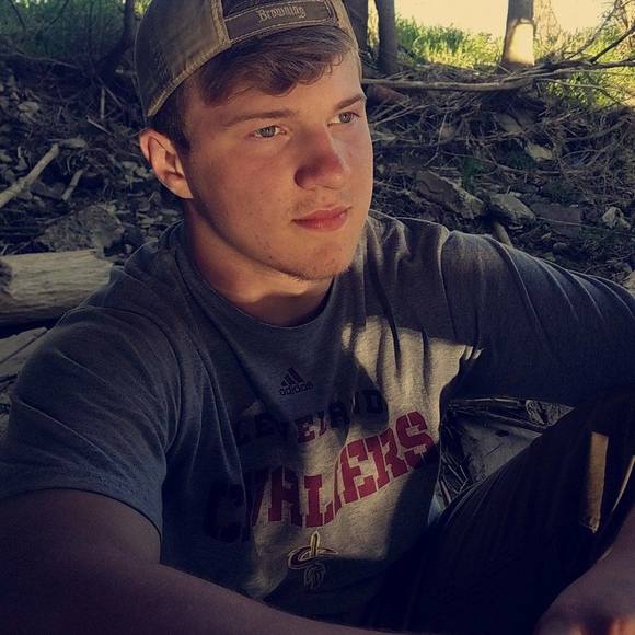Profile Picture of Dylan Richards (@19drichards) on Poshmark
