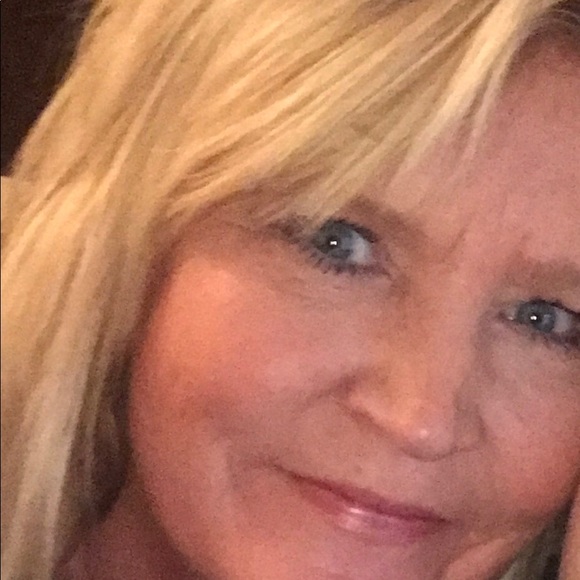 Profile Picture of Karen Puchta (@karenpuchta) on Poshmark
