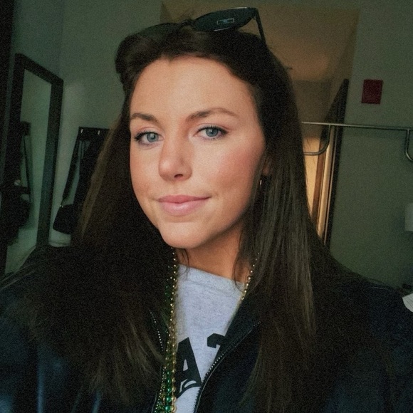 Profile Picture of Jaden Schefers (@jaden_s) on Poshmark