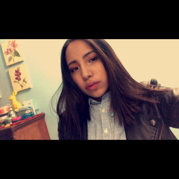 Profile Picture of Diana Morquecho (@isabeld256) on Poshmark