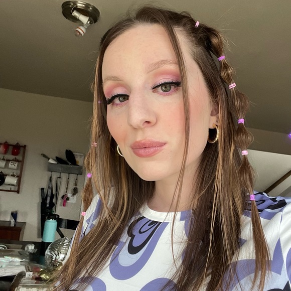 Valerie Bryant - Poshmark Profile Picture of Valerie Bryant (@valsplash99) on Poshmark