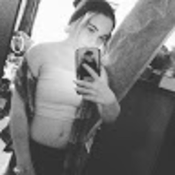 Profile Picture of Ravenel Richards (@ravenrichards21) on Poshmark