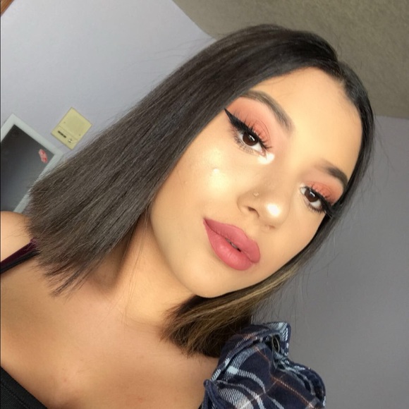 Profile Picture of Annelise Perea (@annelise202) on Poshmark