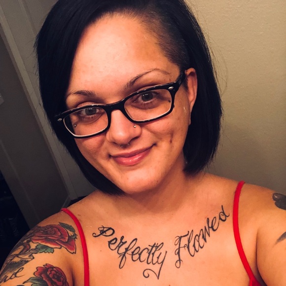 Profile Picture of Amanda Vanderlinden (@mandalena13) on Poshmark