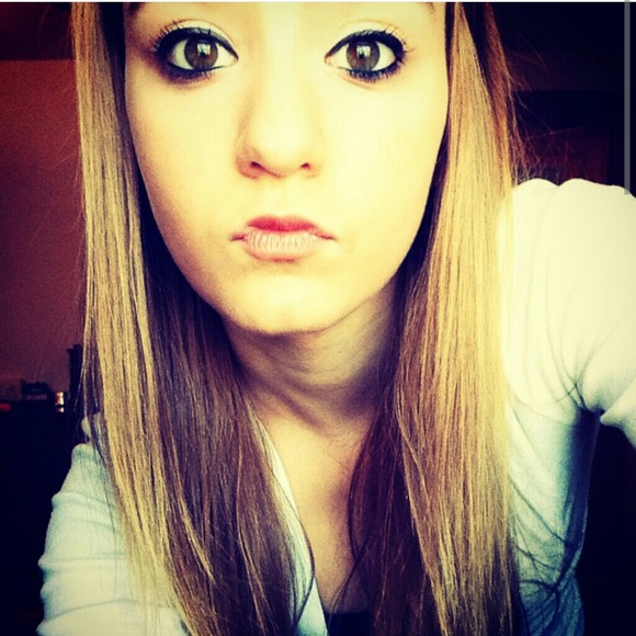 Profile Picture of Alexis Christenson (@alexis_2019) on Poshmark