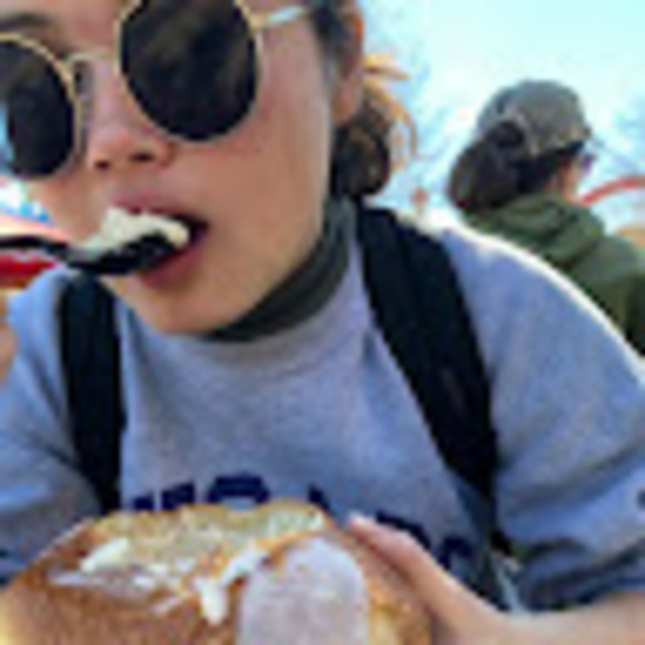 Profile Picture of Hannah Geere (@hannahgeere) on Poshmark