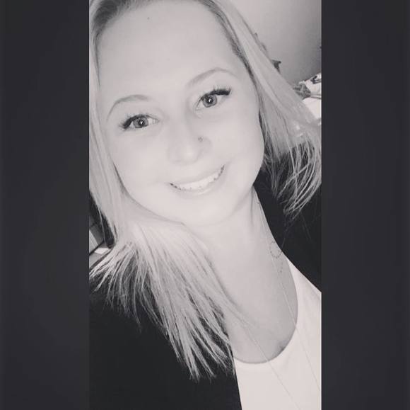 Profile Picture of Allison Chapman (@allisonchapm294) on Poshmark