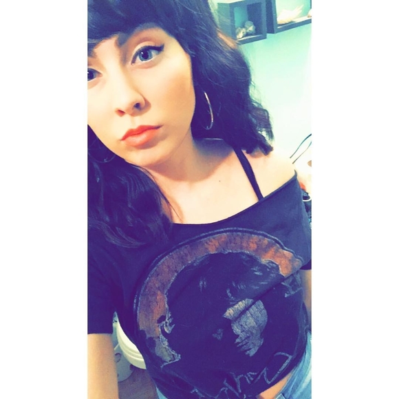 Profile Picture of Julianne Carlisle (@xj00li) on Poshmark