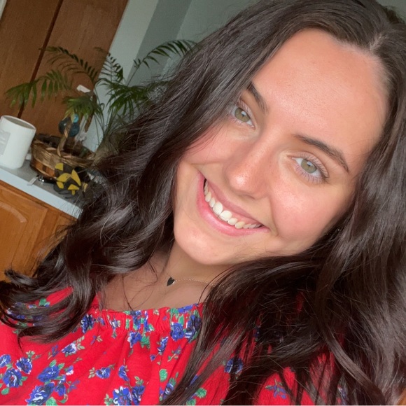 Profile Picture of Ursula Krause (@ursulakrause607) on Poshmark