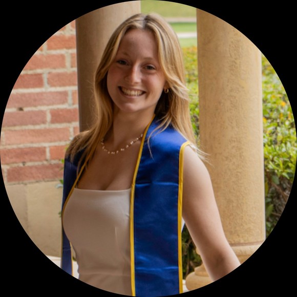 Profile Picture of Anna Kinderman (@alkinderm) on Poshmark