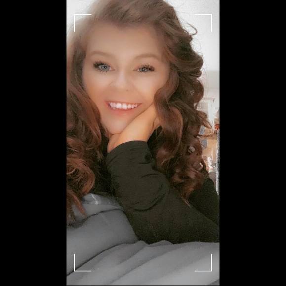 Profile Picture of Jasmine Simons (@jasminesimons) on Poshmark