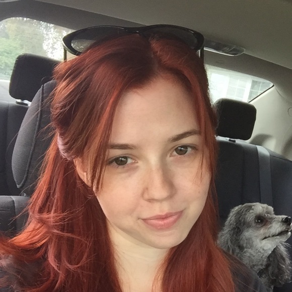 Profile Picture of Lauren Rogan (@renrogan) on Poshmark