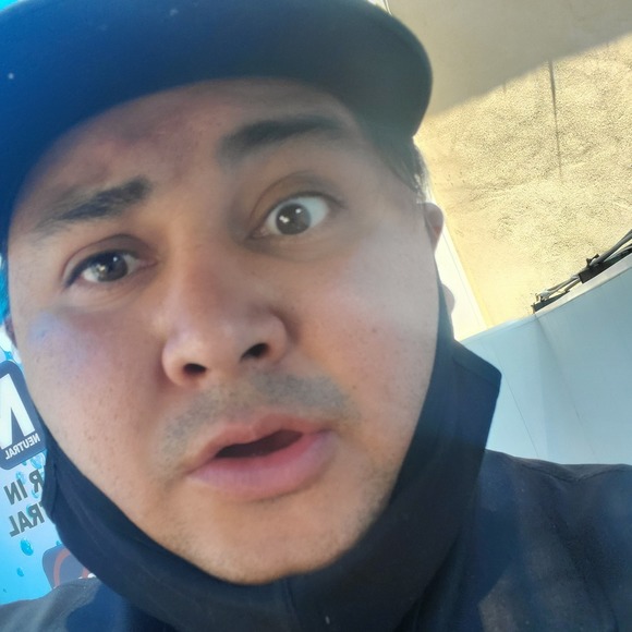 Profile Picture of Eddie Rios (@eddieunootv) on Poshmark
