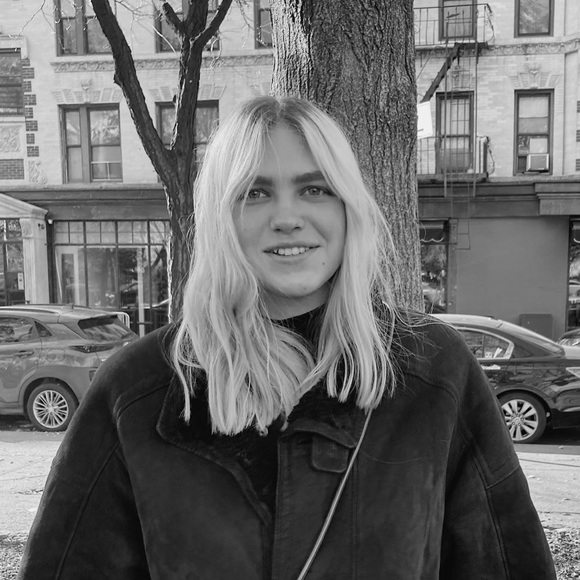 Profile Picture of Kristin Sandgren (@ksandgren) on Poshmark