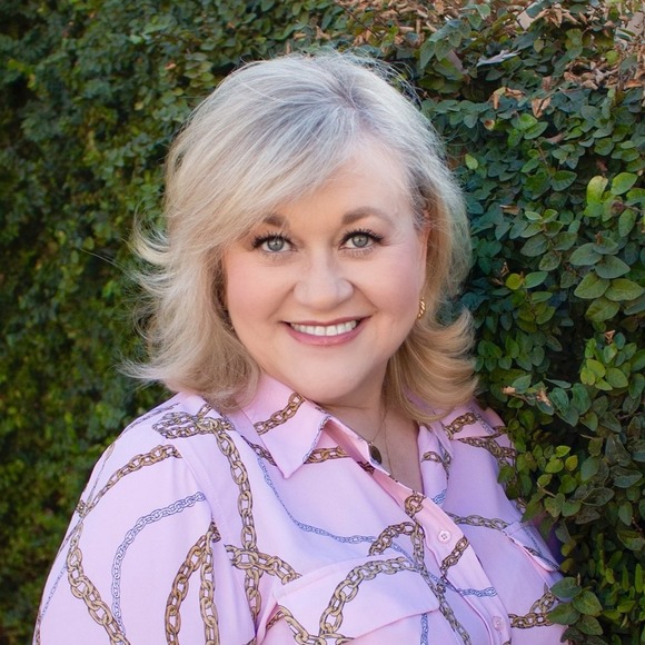 Profile Picture of Dede Cronkrite mitchell (@jondeeann) on Poshmark