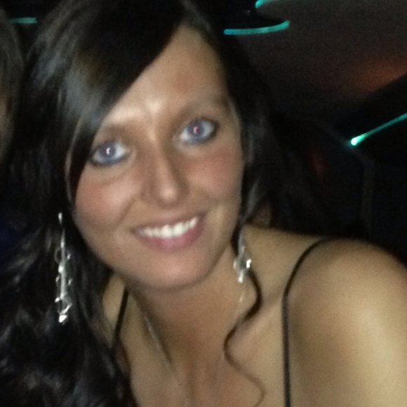 Profile Picture of Ashley Rowe (@ashrowe) on Poshmark