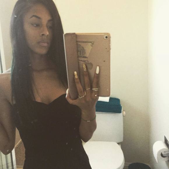 Profile Picture of Lisa Lowe (@lisalowe3) on Poshmark