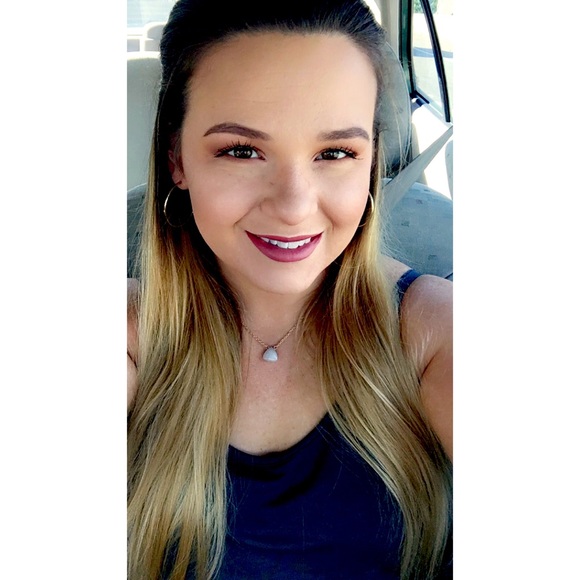 Profile Picture of Chenae Hatton (@chenaeamber) on Poshmark