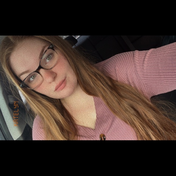 Profile Picture of Kate Rudowski (@katerudowski) on Poshmark