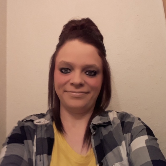 Profile Picture of Emily Dhooghe (@emilydhooghe) on Poshmark