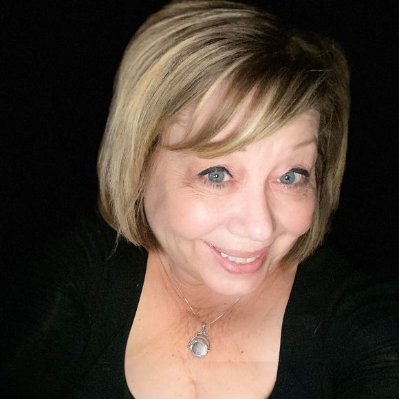 Profile Picture of Kim Madsen (@kivey1227) on Poshmark