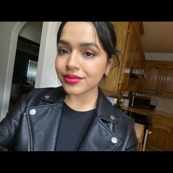 Profile Picture of Rubi Quintero (@rubiquintero825) on Poshmark