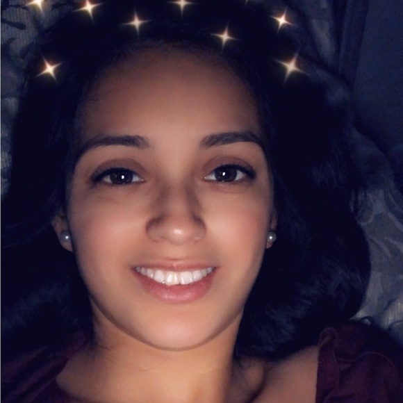 Profile Picture of Elizabeth Alconedo (@eli318) on Poshmark