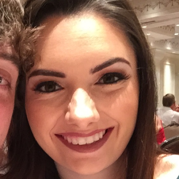 Profile Picture of Elyssa Loewer (@eloewer) on Poshmark