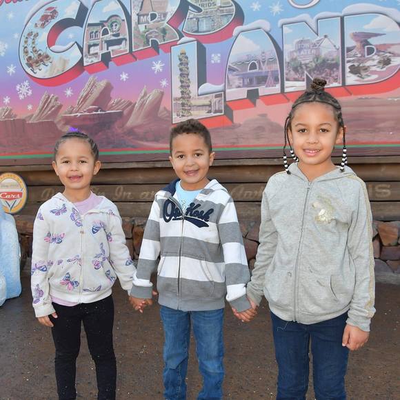 Tiffeny Boal - Poshmark Profile Picture of Tiffeny Boal (@tiffeny30) on Poshmark