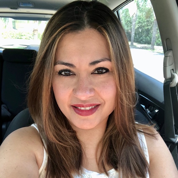Profile Picture of Iris Solis (@irisx2) on Poshmark